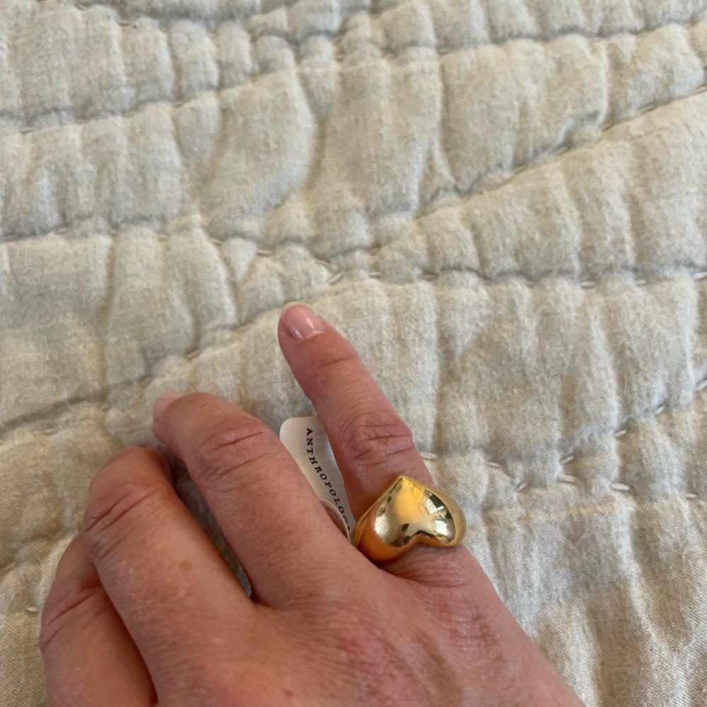 ✨ NWT Anthropologie gold heart ring adjustable